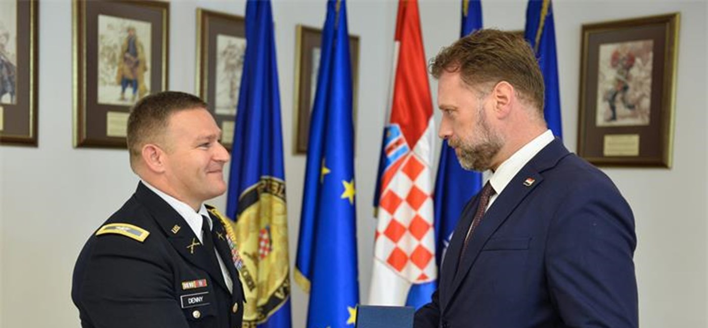 Ministar obrane odlikovao američkog vojnog atašea u odlasku